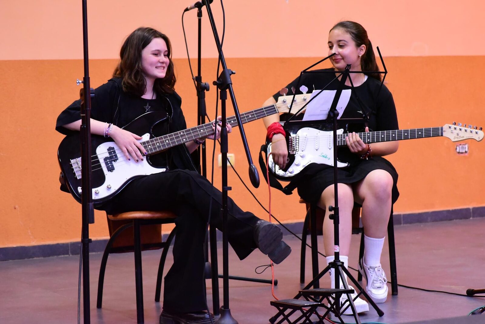 Moment de pe scenă la un concert al academiei 2